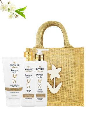 Set sacosa iuta, figurina lemn si cosmetice pentru corp, cu lapte de magarita